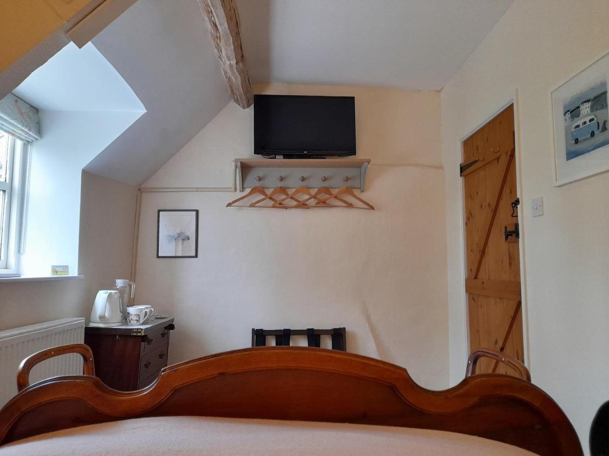 Cotswold Cottage Bed & Breakfast Luckington 外观 照片