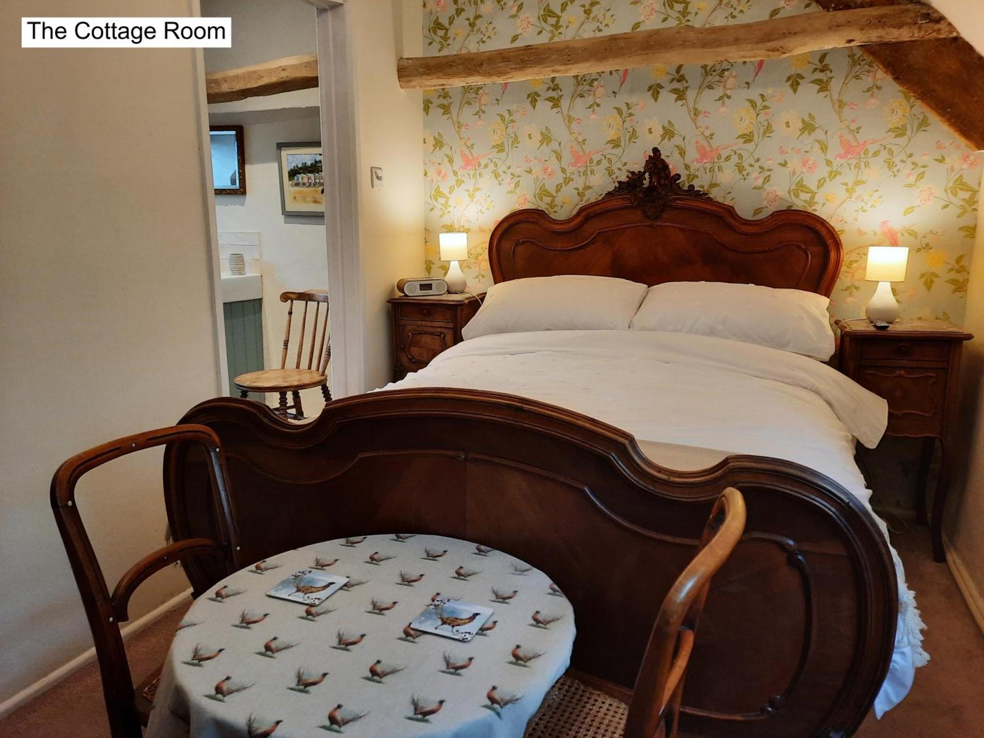 Cotswold Cottage Bed & Breakfast Luckington 外观 照片