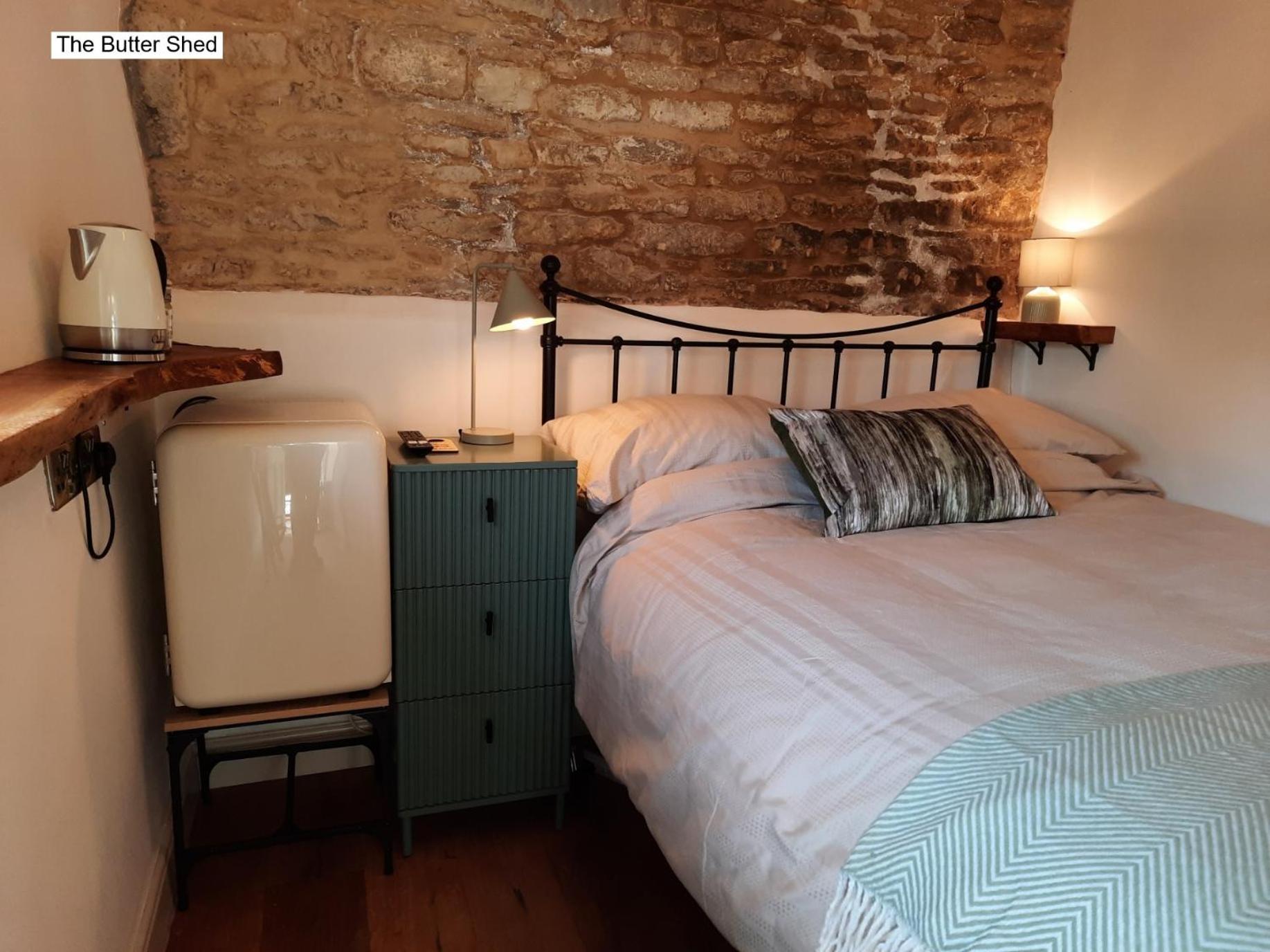 Cotswold Cottage Bed & Breakfast Luckington 外观 照片